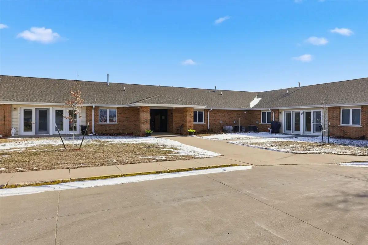 732 S Market Street #6, Solon, IA 52333 - #1