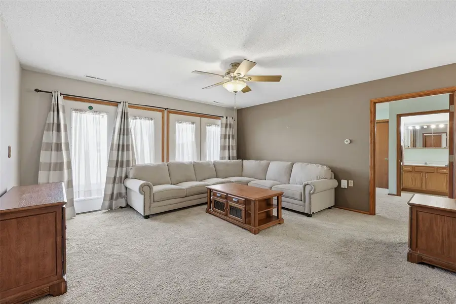 732 S Market Street #6, Solon, IA 52333 - #3