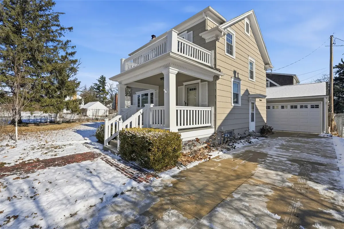 330 Crescent St Se, Cedar Rapids, IA 52403 - #1