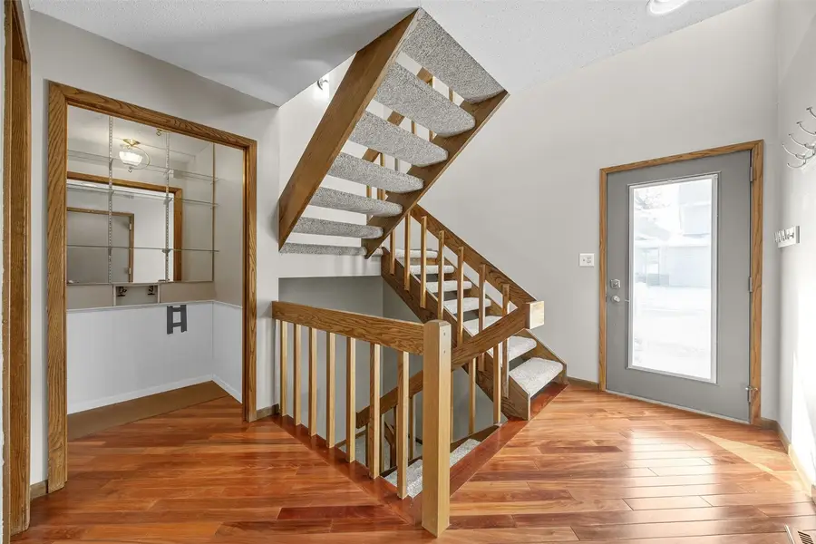 716 East Post Court Se, Cedar Rapids, IA 52403 - Image #2