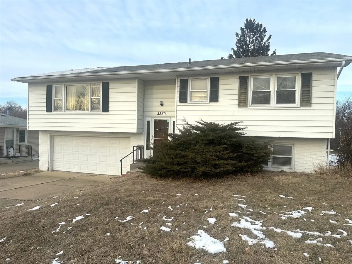 3850 Soutter Ct, Cedar Rapids, IA 52403 - Image #1