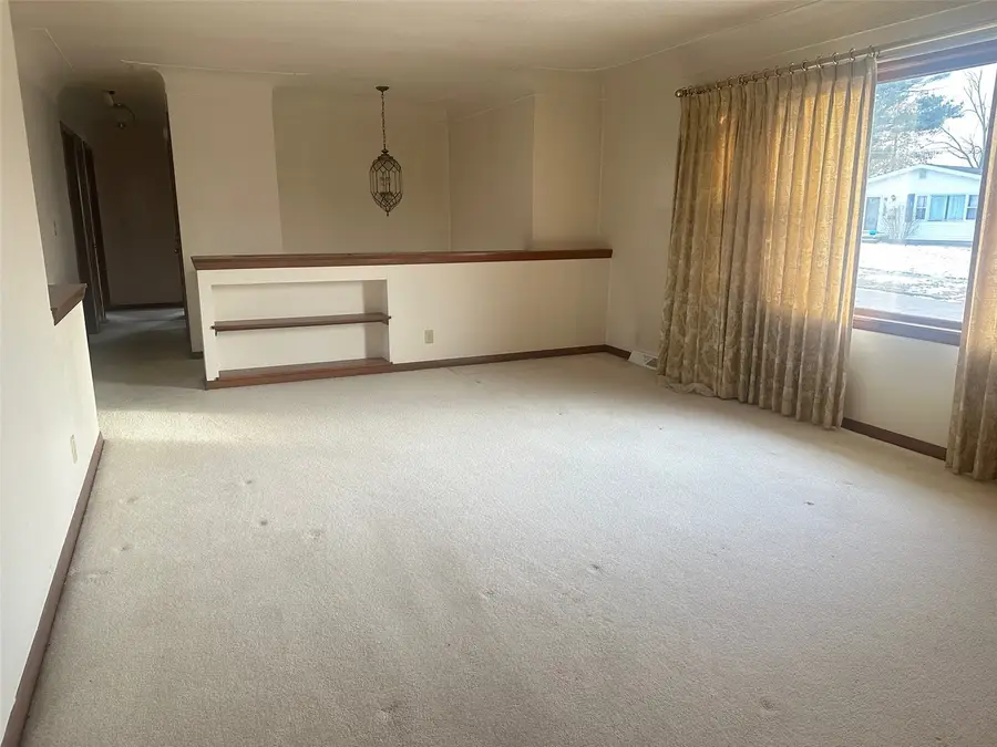 3850 Soutter Ct, Cedar Rapids, IA 52403 - Image #2