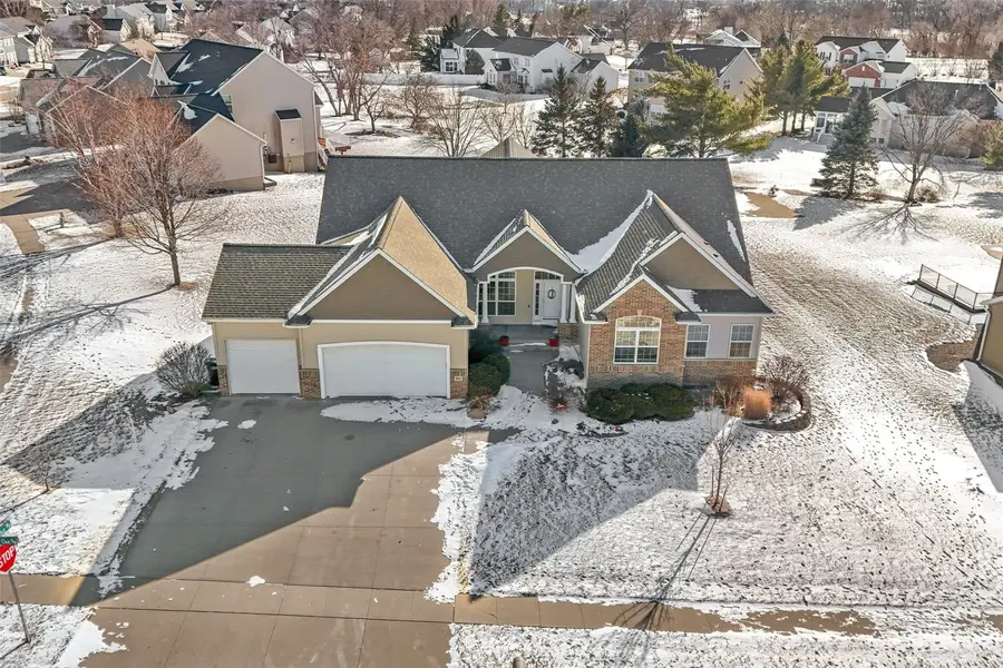 965 Quarry Oak Drive, Marion, IA 52302 - Image #2