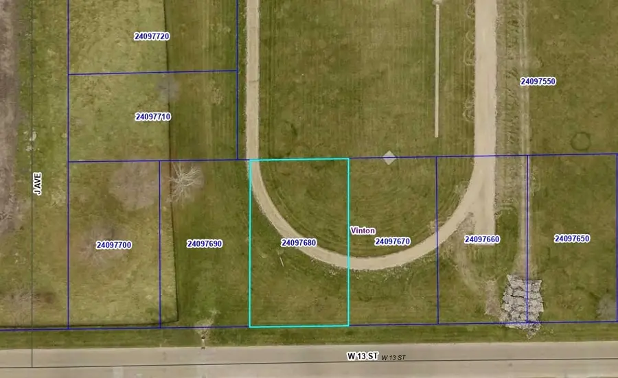 1001 W 13th Street, Vinton, IA 52349 - #2