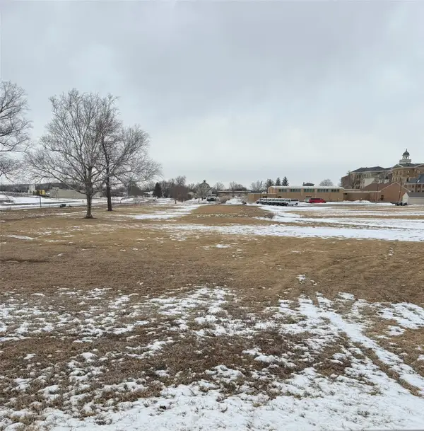 1005 W 13th Street, Vinton, IA 52349