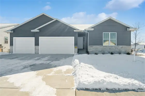 1359 Cedar Springs Dr, Marion, IA 52302