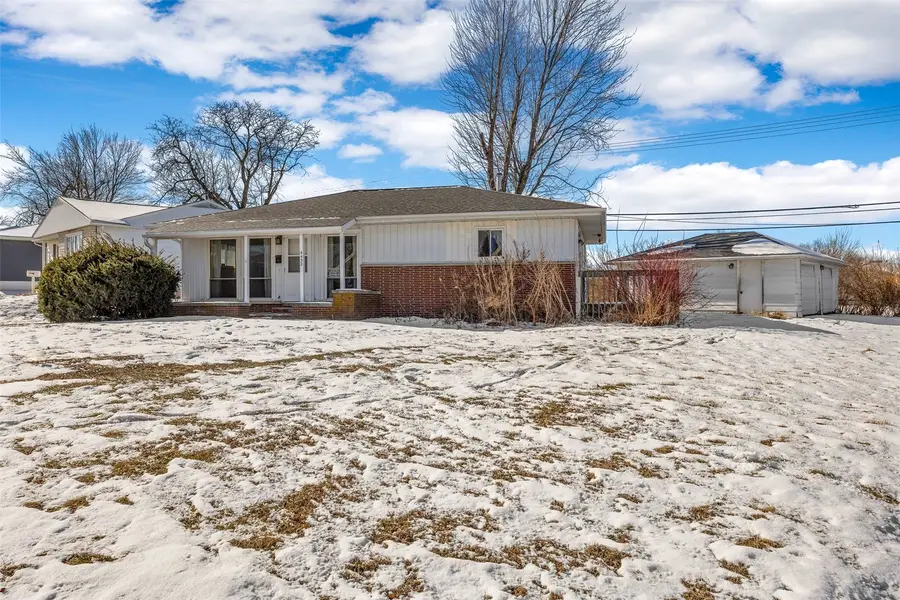 4432 Regal Avenue Ne, Cedar Rapids, IA 52402 - Image #2