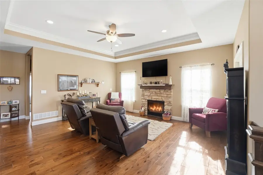 340 Cemar Court, Marion, IA 52302 - Image #2