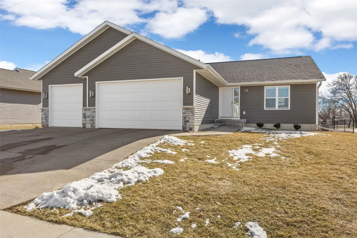 699 Waveland Dr, Marion, IA 52302 - #1