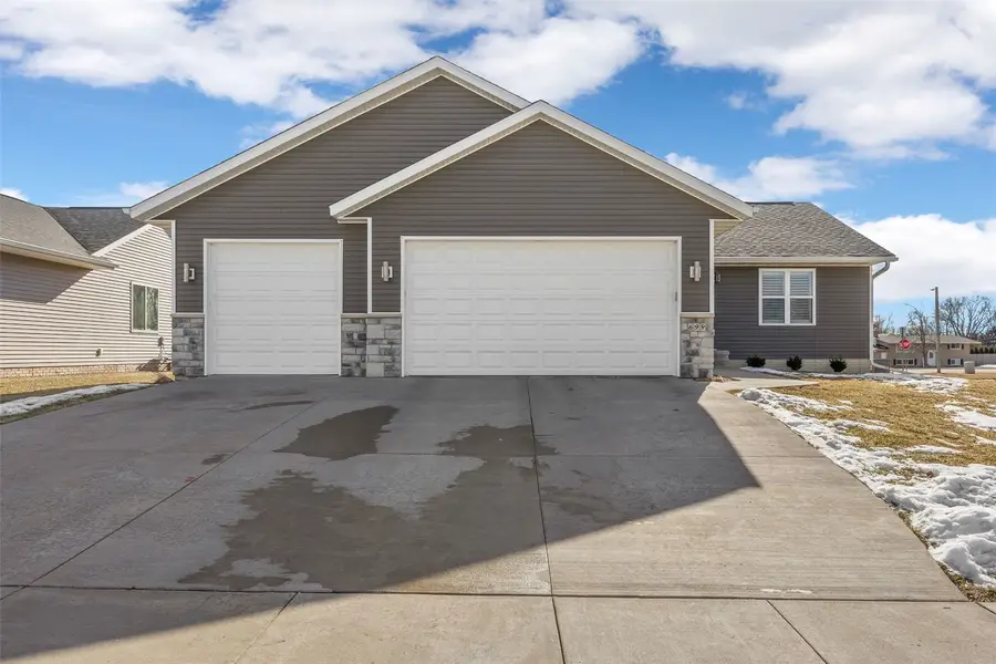 699 Waveland Dr, Marion, IA 52302 - #2