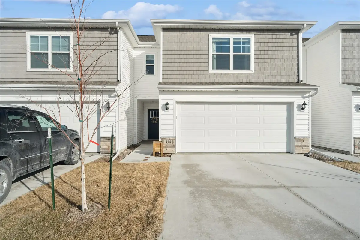 834 Oak Dr, Palo, IA 52324 - #1