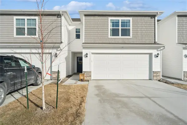 834 Oak Dr, Palo, IA 52324