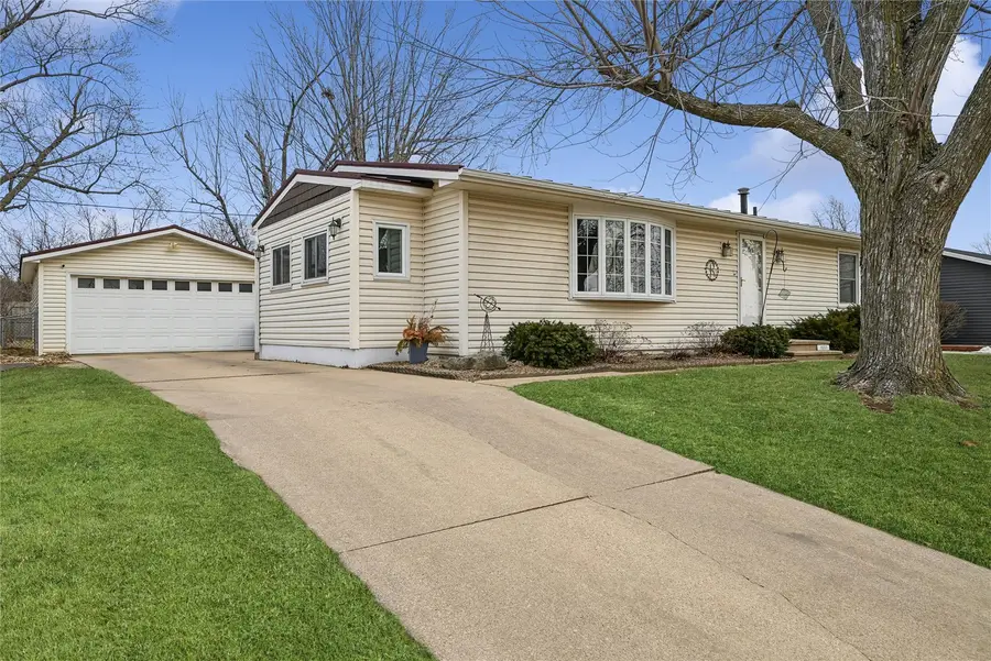 1032 Emmons Street, Hiawatha, IA 52233 - Image #2