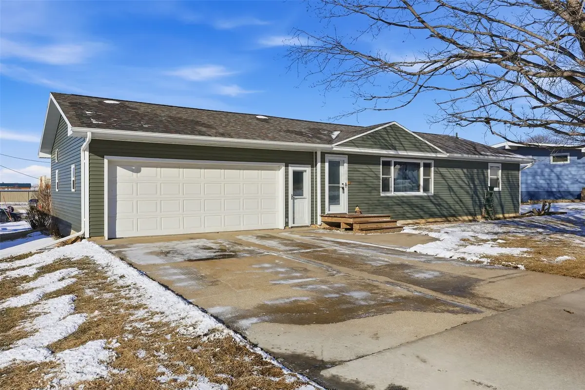 209 B Avenue, Newhall, IA 52315 - #1