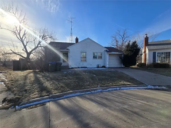 6 Kirkwood Circle, Iowa City, IA 52240