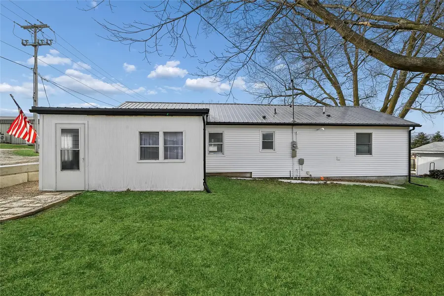 207 W Main Street, Urbana, IA 52345 - #2