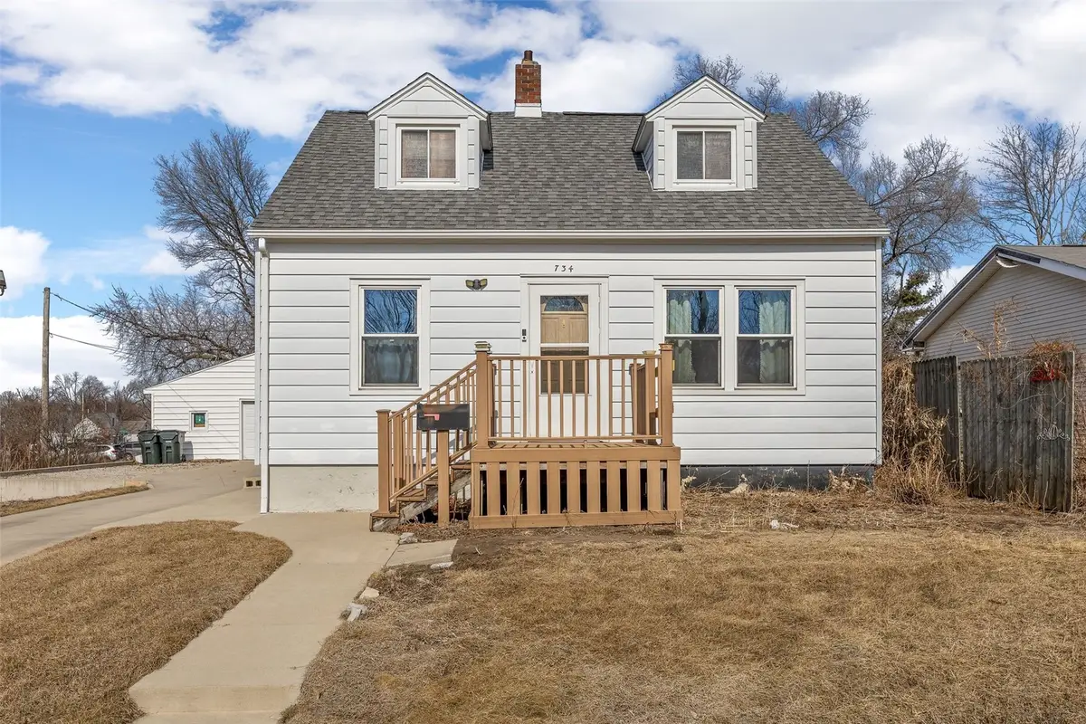 734 34th St Ne, Cedar Rapids, IA 52402 - #1
