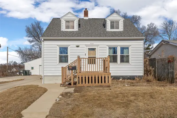 734 34th St Ne, Cedar Rapids, IA 52402