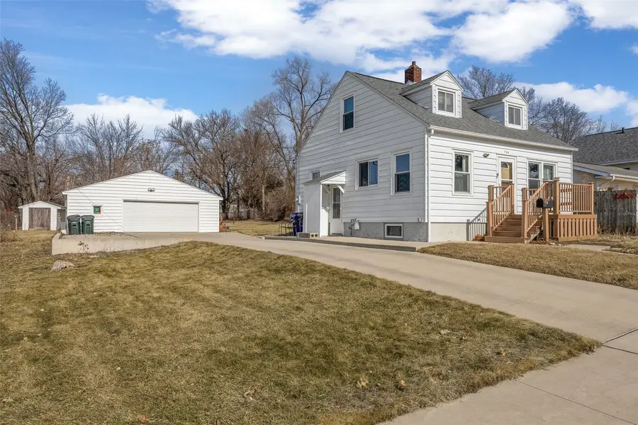 734 34th St Ne, Cedar Rapids, IA 52402 - #2