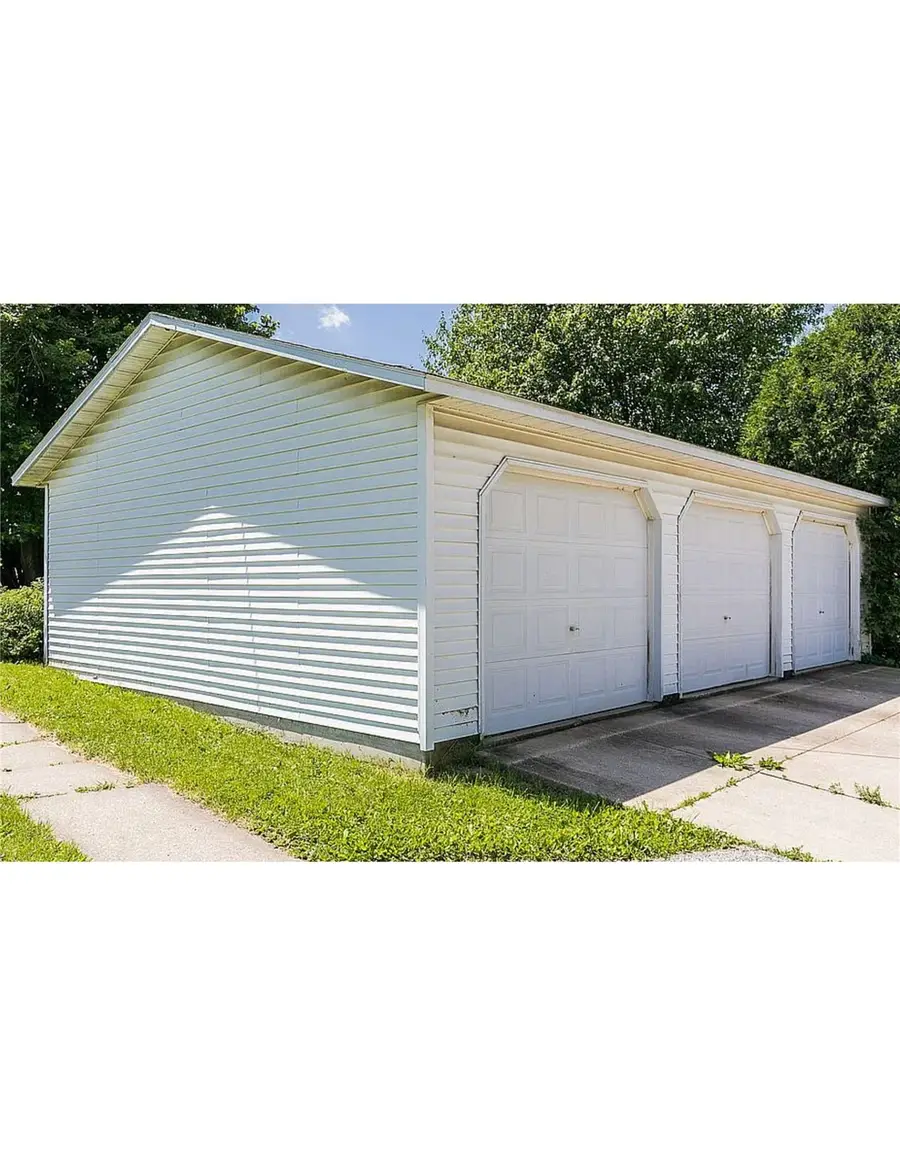 3010 Johnson Avenue Nw, Cedar Rapids, IA 52405 - #2