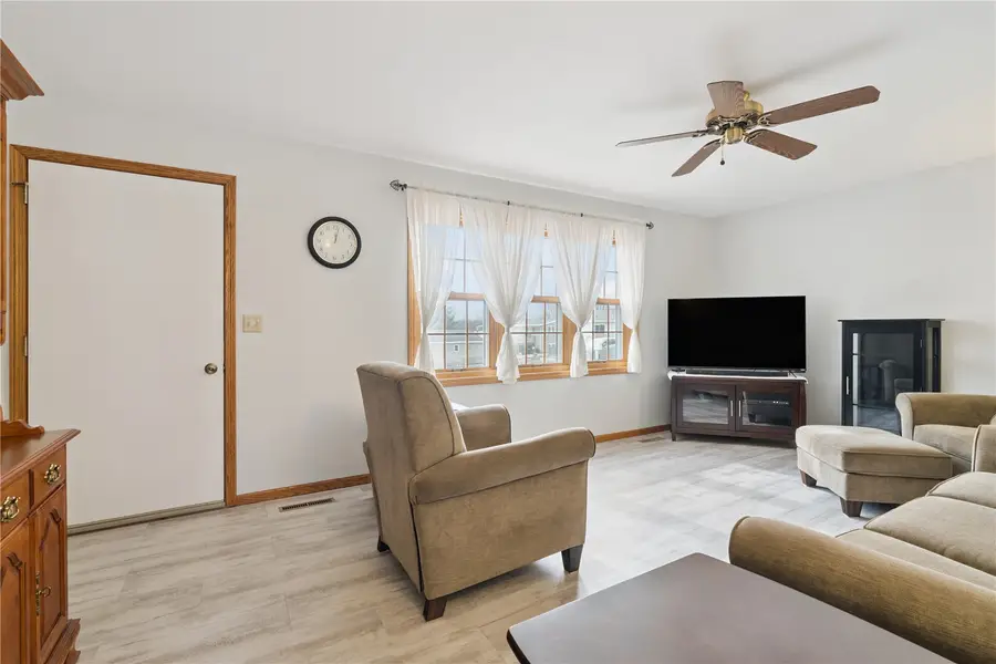 525 Southview Drive, Central City, IA 52214 - #3