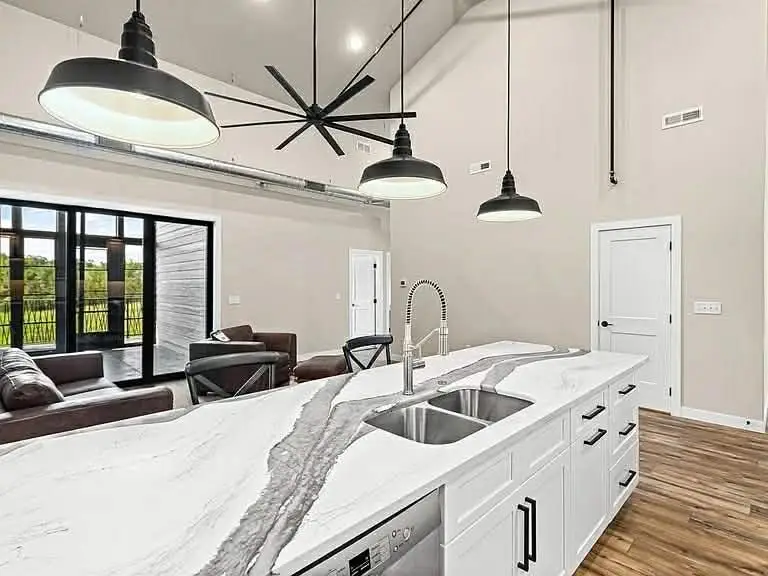 407 E Main Street, Solon, IA 52333 - #2