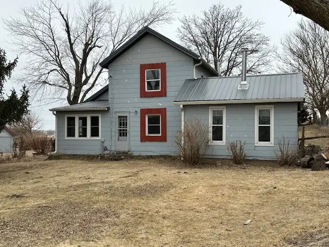 3011 Black Hawk Ave, Oxford, IA 52322 - #1