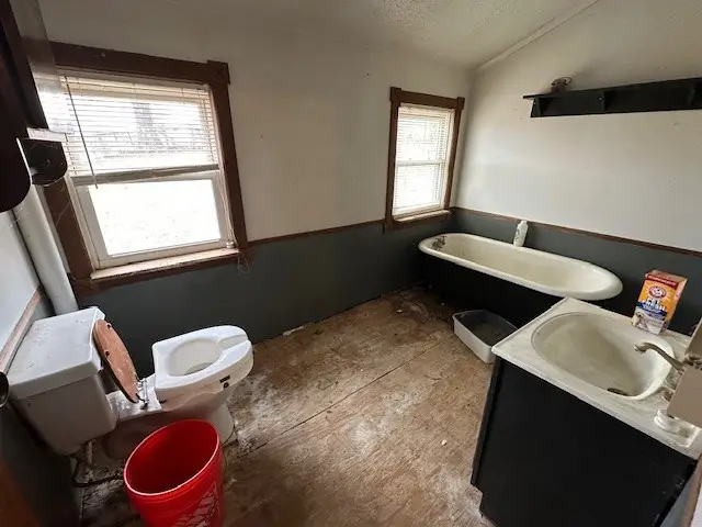 3011 Black Hawk Ave, Oxford, IA 52322 - #3