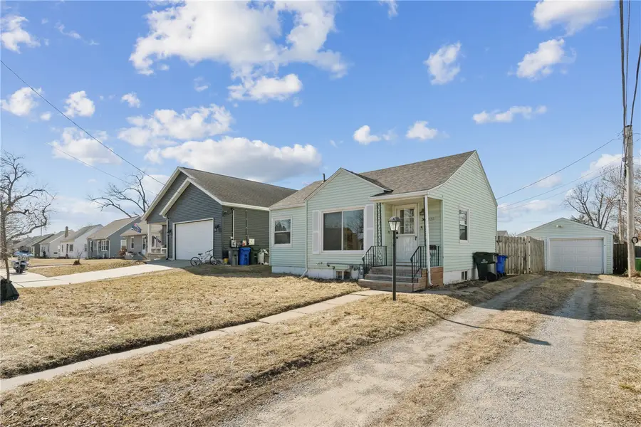 1532 8th Street Nw, Cedar Rapids, IA 52405 - #2
