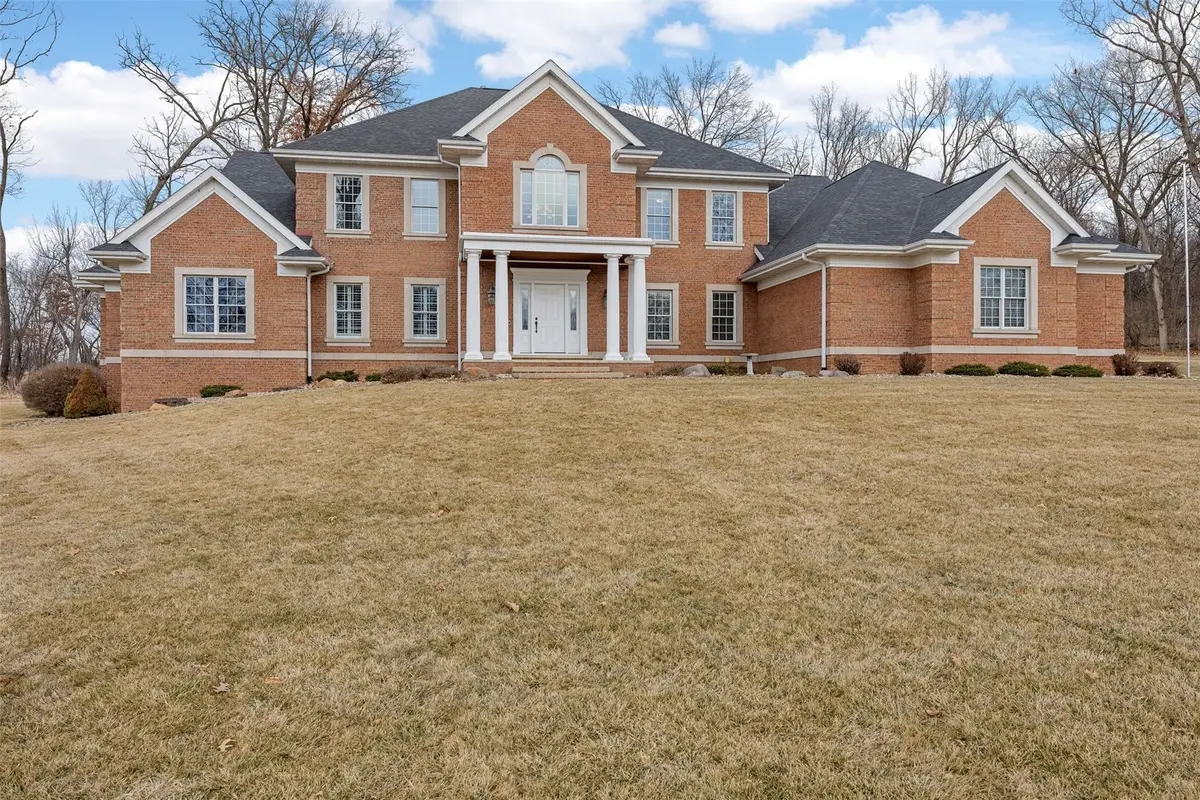 5012 Autumn Dr Ne, Cedar Rapids, IA 52411 - #1