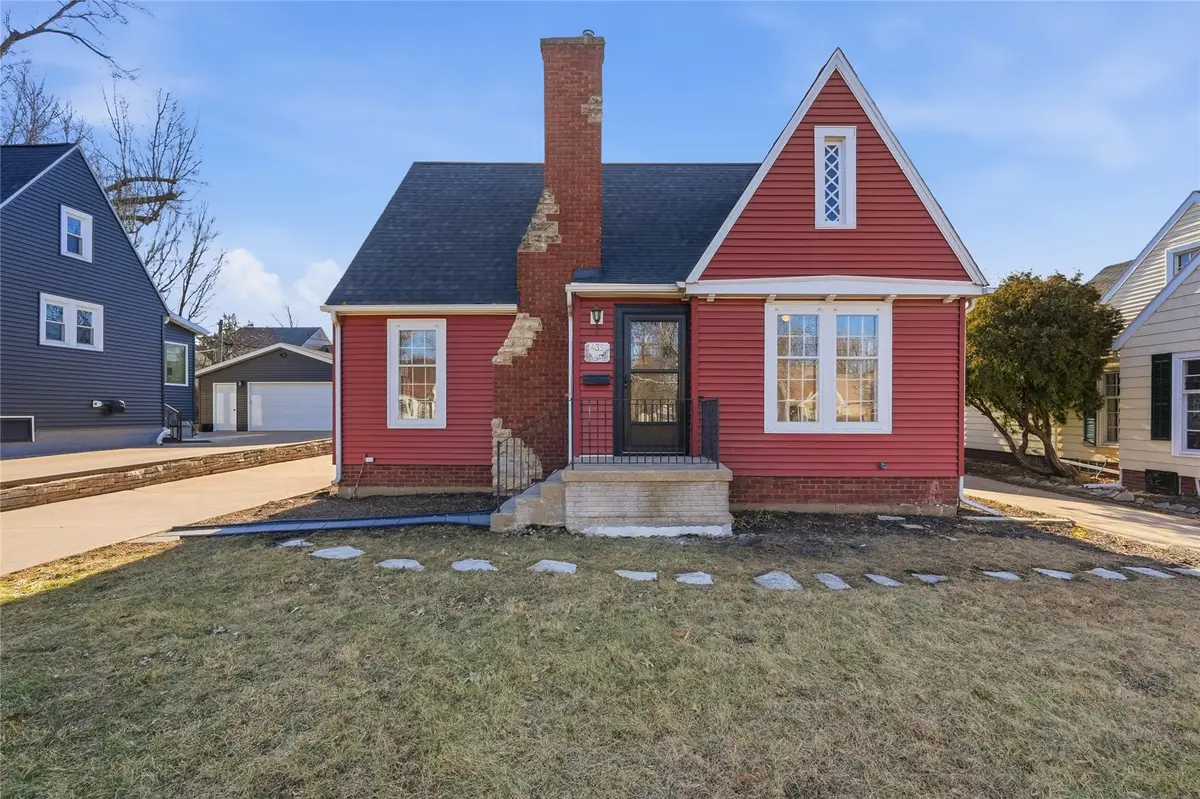 435 20th Street Ne, Cedar Rapids, IA 52402 - #1