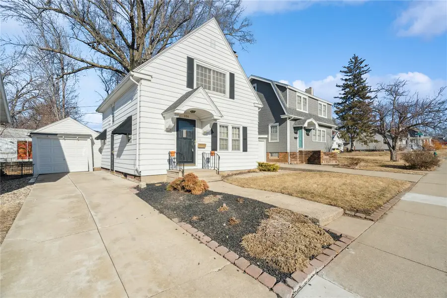 208 24th Street Ne, Cedar Rapids, IA 52402 - #2