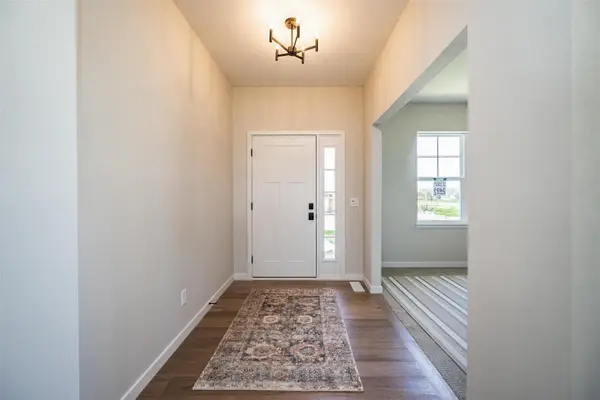 233 Mccarran Avenue Ne, Cedar Rapids, IA 52402