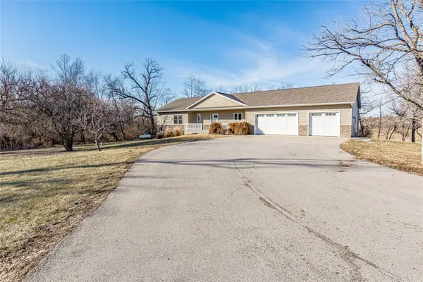 3873 Greens Grove Road, Center Point, IA 52213