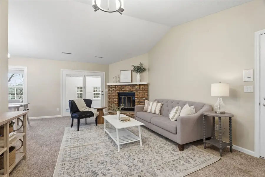 3801 Lexington Drive Ne #D, Cedar Rapids, IA 52404 - #2