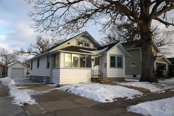 832 Daniels Street Ne, Cedar Rapids, IA 52402