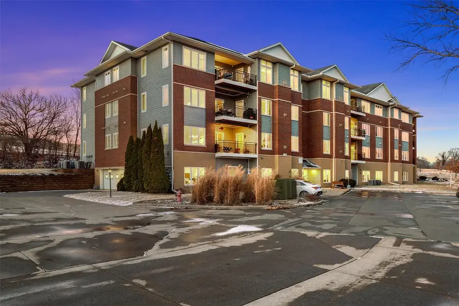 1092 Walnut Ave #117, Riverside, IA 52327 - #2