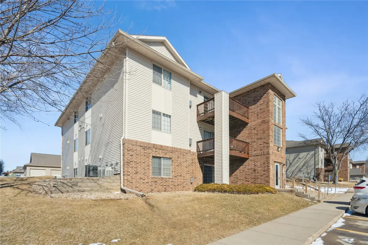 3120 Wilson Avenue Sw #6, Cedar Rapids, IA 52404 - #1