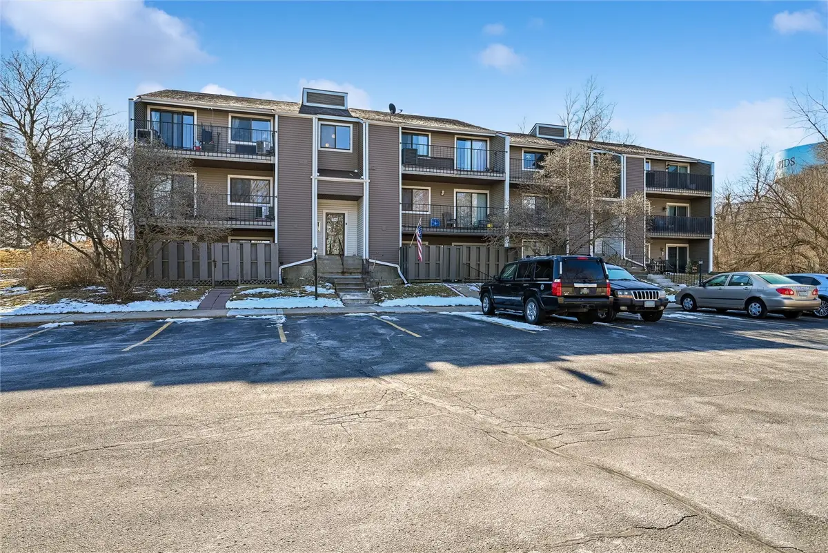 6835 Preston Terrace Court Sw #2, Cedar Rapids, IA 52404 - #1