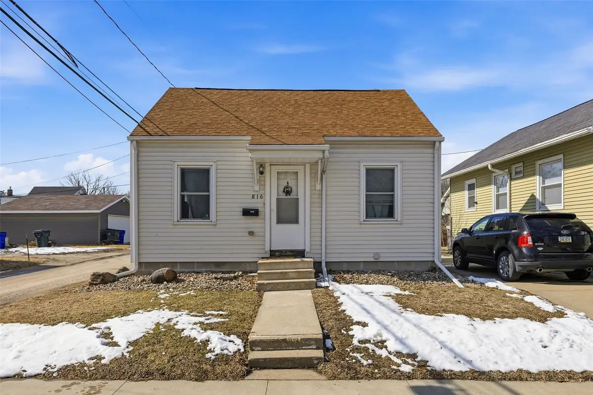 816 10th Street Nw, Cedar Rapids, IA 52405 - #1