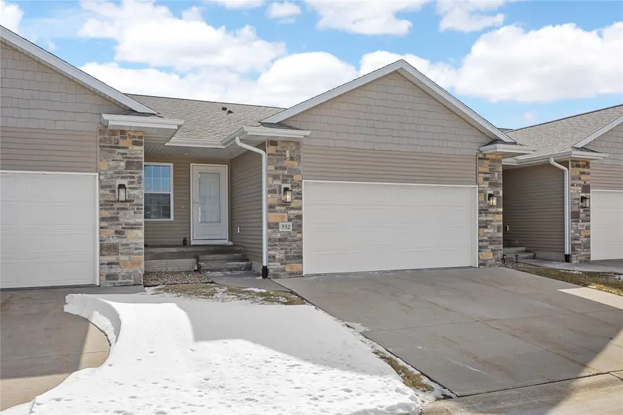 552 Meadow Oak Cir, Fairfax, IA 52228 - #2