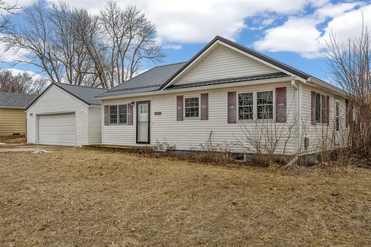 625 Freeseway Drive, Robins, IA 52328 - #1