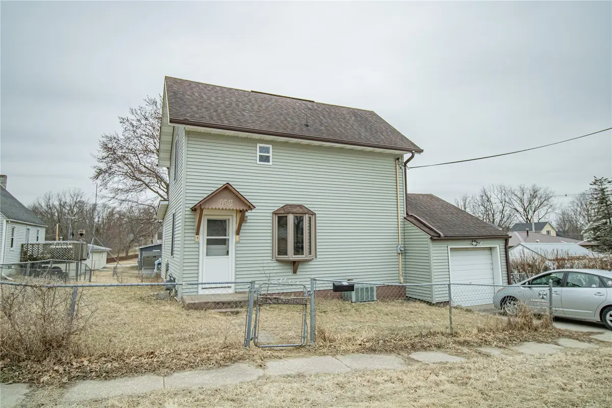 103 W 4th Street, Anamosa, IA 52205 - #1