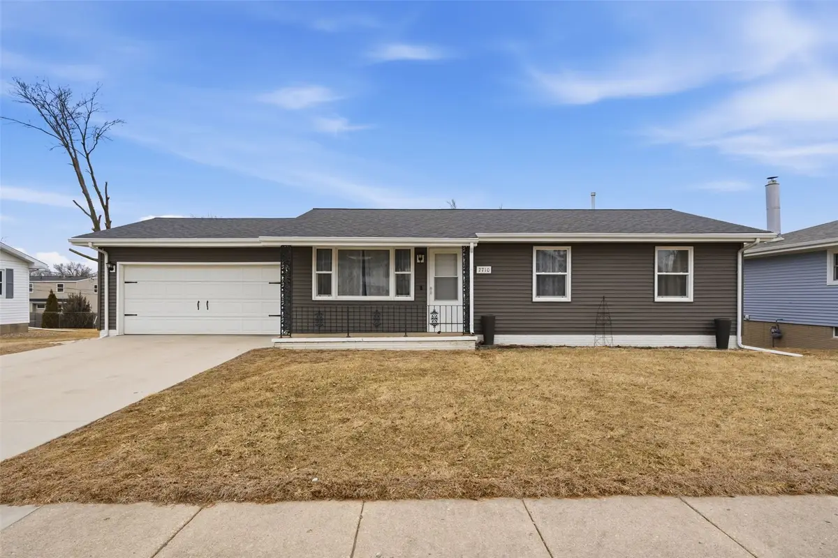 2710 Hickory Drive Sw, Cedar Rapids, IA 52404 - #1