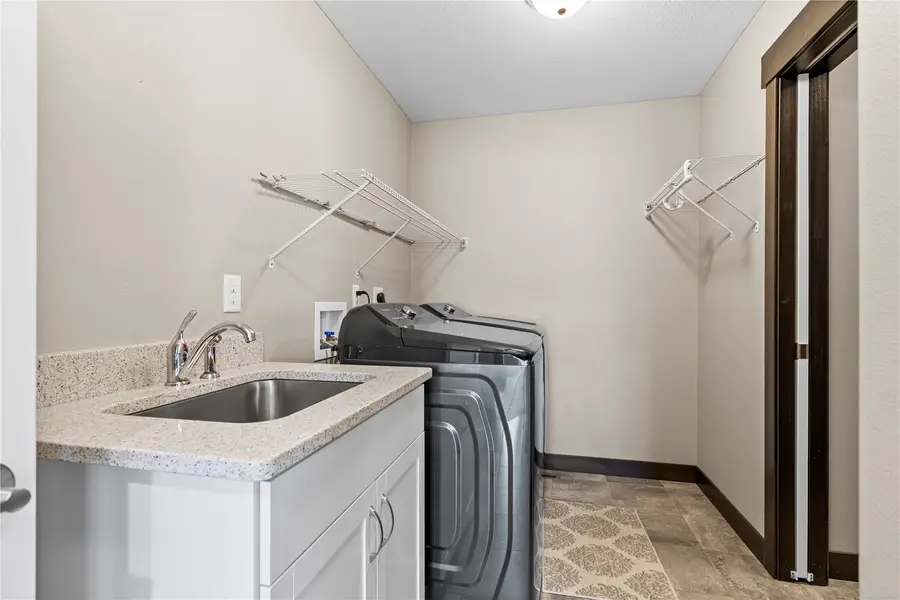 3535 Pioneer Avenue Se, Cedar Rapids, IA 52403 - #3