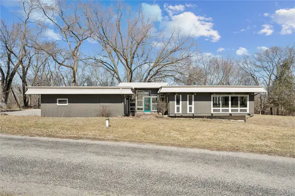 1980 Valley View Drive Ne, North Liberty, IA 52317