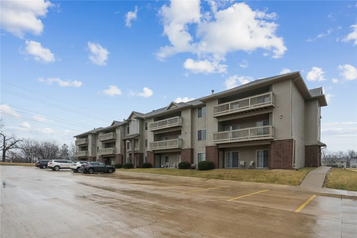 250 Cimarron Drive #124, Hiawatha, IA 52233 - #1