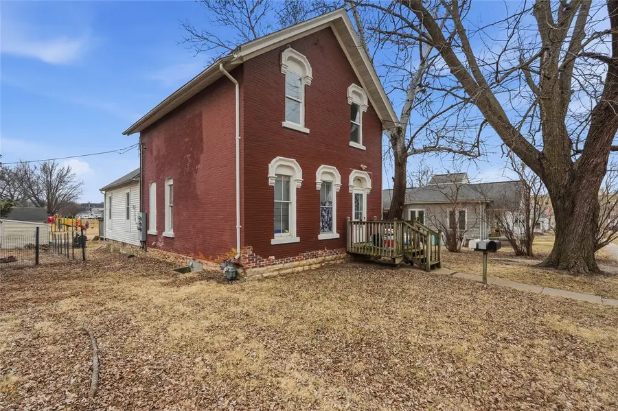 209 W Carroll Street, Anamosa, IA 52205 - #2