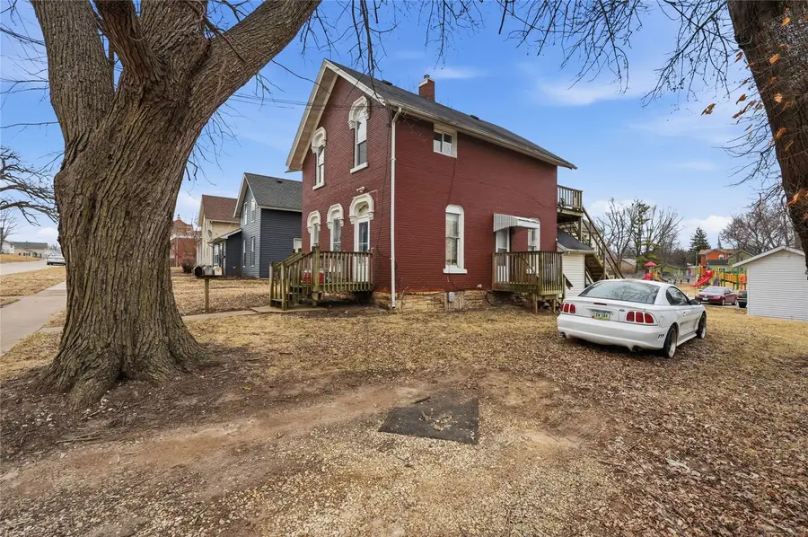 209 W Carroll Street, Anamosa, IA 52205 - #3