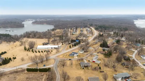 301 Lake View Drive Ne, Solon, IA 52333